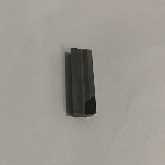 Blade insert with a visible edge coating