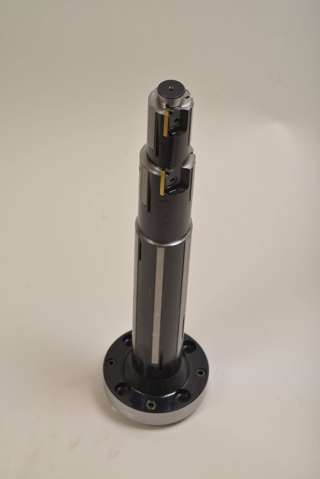 Mac Precitec India twin-blade fine boring head, cutting edge detail