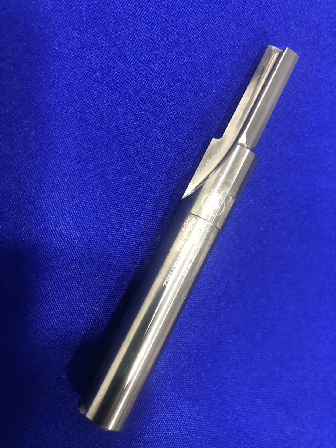 Reamer with a chamfered cutting edge