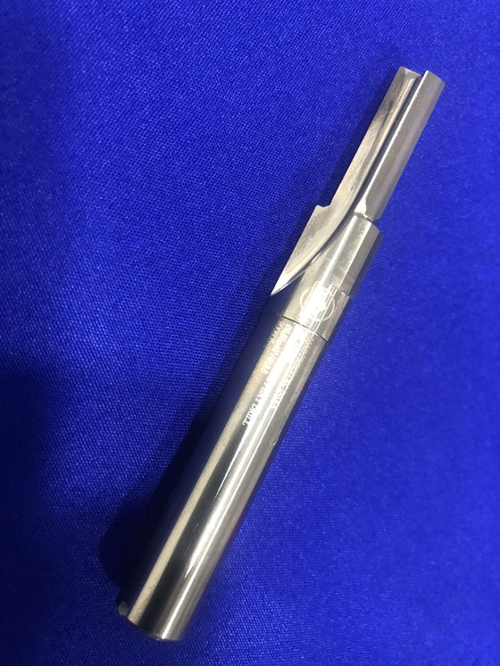 Reamer with a chamfered cutting edge
