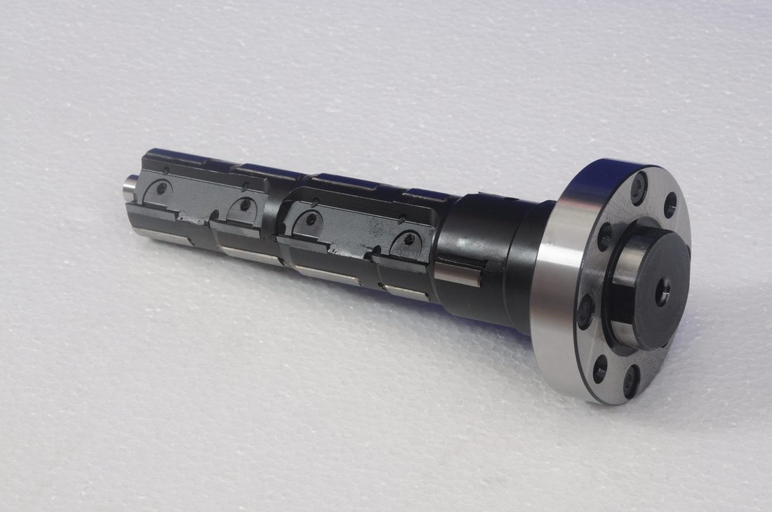 Flanged boring tool, angled view
