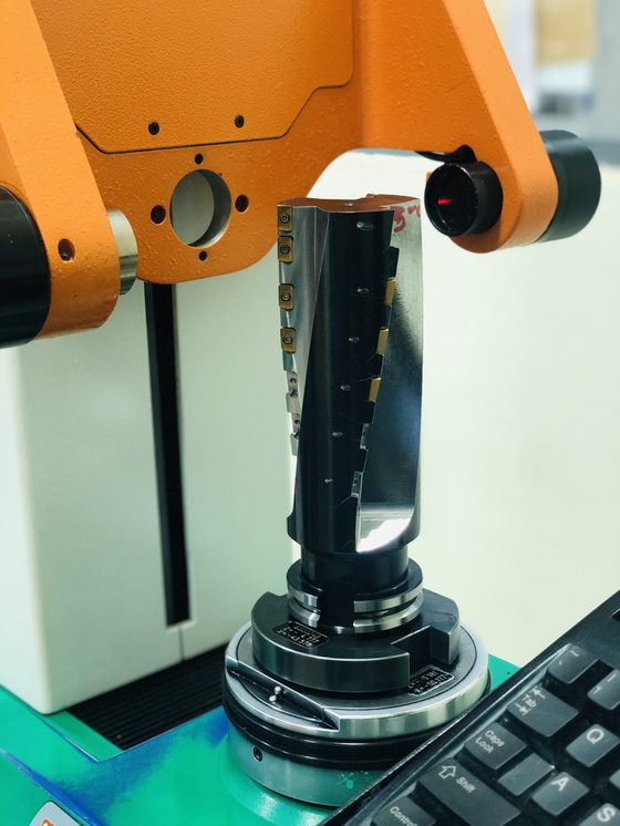 Shoulder end mill mounted in a machine spindle