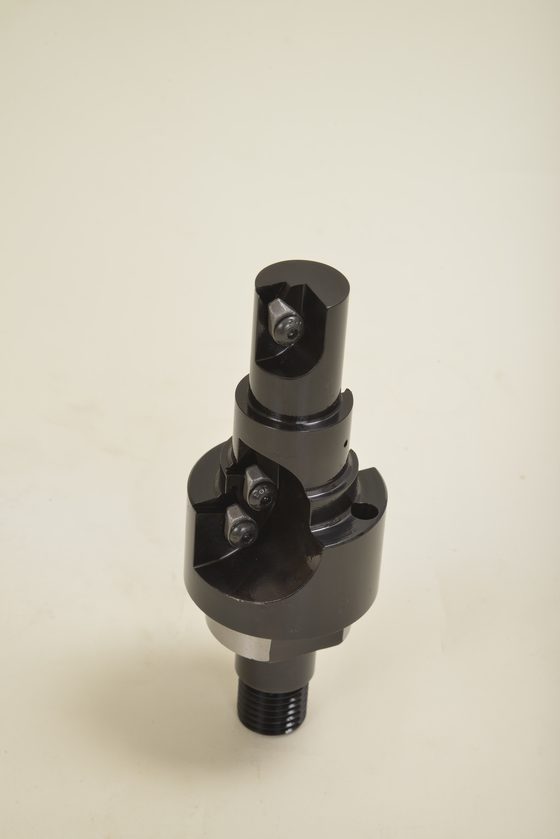 Adjustable boring head with an articulated joint